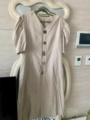 ボタンポイント ベージュ パフワンピース