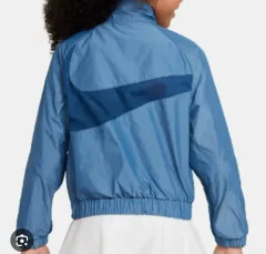 ナイキ ウィンドブレーカー