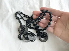 【za01】ビーズネックレス 大粒 ビーズ プラスチック 長め ロング 飾り ファッション モノトーン 金属不使用 軽い