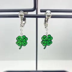 レジンイヤリング「幸運の四つ葉のクローバー　182」