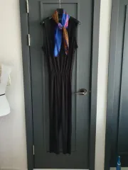 ノースリーブ 黒 ジャンプスーツです