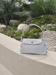 新品/*実物画像あり* グロシー パステル アイス ブルー 光沢 バックル ショルダーバッグ