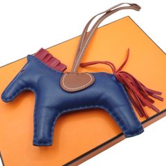 ❣️Chii様❣️HERMES ロデオチャームPM 刻印Y 【極美品】 - メルカリ