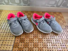 ナイキ Revolution 190 スニーカー