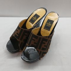 美品 FENDI ローカット スニーカー ファー ズッカ 24.0相当 黒 美品 FENDI ローカット スニーカー ファー ズッカ 24.0相当 黒 - メルカリ
