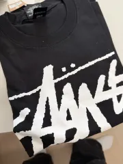 STUSSY(ステューシー) ワールドツアー 2025 S L 1 ドッグ・バイ・ドッグ