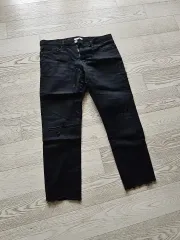 黒 クロップド ダメージ ジーンズ