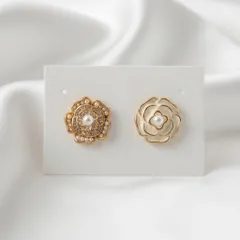 ❤︎24時間以内発送/全品2,000円以下❤︎【上品＆高見えイヤリング】white rose　フラワー　ローズ　バラ　パール　淡水パール　シンプル　高級　ギフト　プレゼント　結婚式　パーティー　キラキラ　韓国　セレモニー　花　通勤　痛くない
