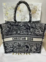 Dior(ディオール) トワードズーイ ブックドットバッグ ラージ