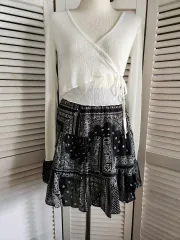 白 ラブ ブラウス + パータン ミニ スカート