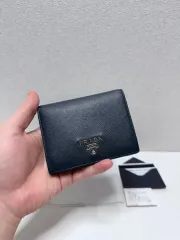 (デパート) プラダ サフィアーノ カード ミドルウォレット シルバー金具