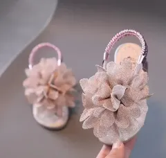 新品 女児 サンダルです