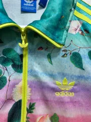 アディダス ファイヤーバード ロゴ フローラル トラックジャージ ジャケット