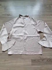 チョーカー ベージュ ブラウス