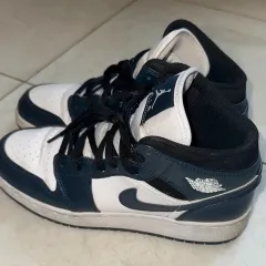 実際に着用3回未満 ) (GS) ジョーダン 1 ミッド DARK 틸 245