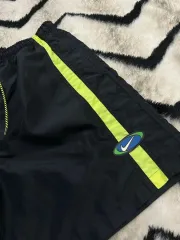 L NIKE 90s オールドスクール ナイロン ハーフパンツ / ブラック