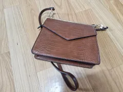 Charles ＆ Keith 女性用 小型 ハンドバッグ クロスバッグ バッグ (ブラウン)