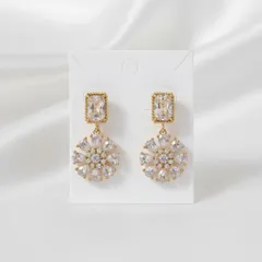 ❤︎24時間以内発送/全品2,000円以下❤︎【上品＆高見えイヤリング】ジルコニア　drop flower　フラワー　花　ビジュー　シンプル　通勤　パーティー　結婚式　　ガーリー　エレガント　高級　プレゼント　ゴールド　 セレモニー　痛くない