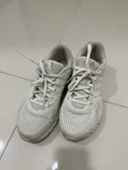 アディダス スニーカー