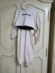 ロアアンドジェイン えくぼ スピン クロップド フードTシャツ & リブ キャミソール & STAB ジョガーパンツ (145)