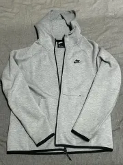 Nike(ナイキ） フード付き ジップアップパーカー