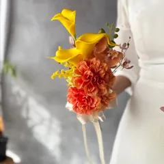 黄色カラー×オレンジダリアクラッチブーケ☆ブートニア
