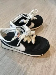 幼児用スニーカー