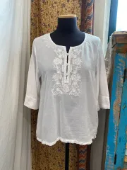 EARTH MUSIC ＆ ECOLOGY 白 刺繡 ブラウス ( M ー L )