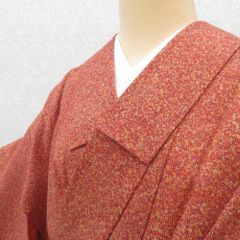 ウール着物 アンサンブル 羽織セット 矢羽根柄 単衣 黒色 織り文様 バチ衿 カジュアルきもの 仕立て上がり 身丈158cm 【キモノオフ野々市若松店】 ウール着物 アンサンブル 羽織セット 絣柄 単衣 黒色 バチ衿