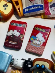 サンリオ ハローキティ いちご新聞 50周年 缶バッジ