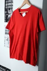 （ L ー XL ） Tommy Hilfiger(トミーヒルフィガー) 半袖 Tシャツ ダメージ Vネック 赤- 13336