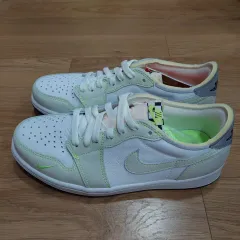 NIKE(ナイキ) エア ジョーダン 1 ロー OG メンズ スニーカー 早急に処分します