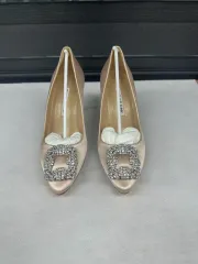 Manolo Blahnik(マノロブラニク) ハンギ市 70 サテン 宝石 バックル パンプス ヌード