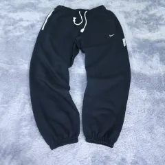 M NIKE スポーツズボン