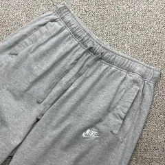 Nike(ナイキ） スウッシュ グレー トレーナー ハーフパンツ S 250706