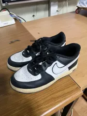 ナイキ エアフォース1 ブラック/白 スニーカー 220cm