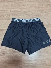 NIKE(ナイキ) 黒 ロゴ トレーニング ショーツ (新品) XS