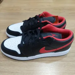 新品 NIKE(ナイキ) キッズ レディース ジョーダン スニーカー 手っ取り早い処分です 売ってますよ^^