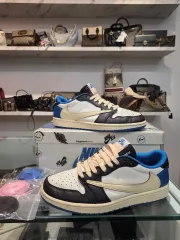 (270) NIKE ジョーダン1 トラヴィススコット フラグメント ロー スニーカー