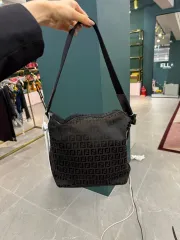 FENDI(フェンディ) FF ロゴ ショルダーバッグ ブラック
