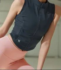 スリムフィット モックネック ジップアップ ベスト ナイトブリッジ (エクスシミックス)