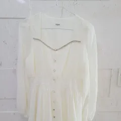 アイボリー スクエアネック パールボタン キラキラ ロング 女神ワンピース