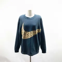 Nike(ナイキ） 2019 女性用クロップスウェットシャツ 85 ー 90 ジンの感覚