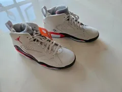 ジョーダン ハイトップ スニーカー 白/レッド