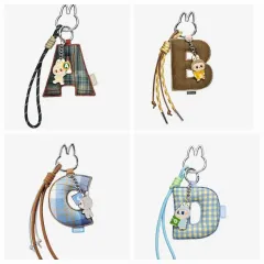 POP MART 正規品 新作 アルファベット イニシャルキーホルダー AからM、そして「?」マークです。