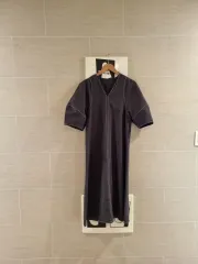 チャコールグレー スリーブボリューム ワンフィットデザイン