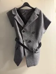 エレガントなグレーのセットアップ (ジャケット、スカート SET)