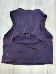 lululemon（ルルレモン） ヨガ トップ (内蔵キャップ) なし)