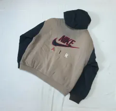 Nike(ナイキ） オールドスクール ビッグロゴ フード ブルゾン サムナスポーツ