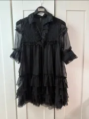 黒 フリル ワンピース